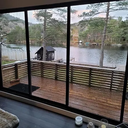 Feriehus Hommersåk Lodge *